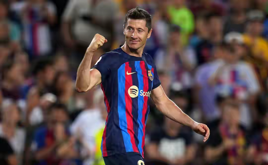 包含莱万多夫斯基遭遇七持续失利，瑞士队教练压力巨大！引发球迷热议的词条